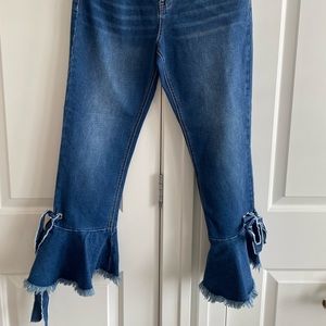 Ankle length blue jeans, ties at the calf, size M, fit size 27/28